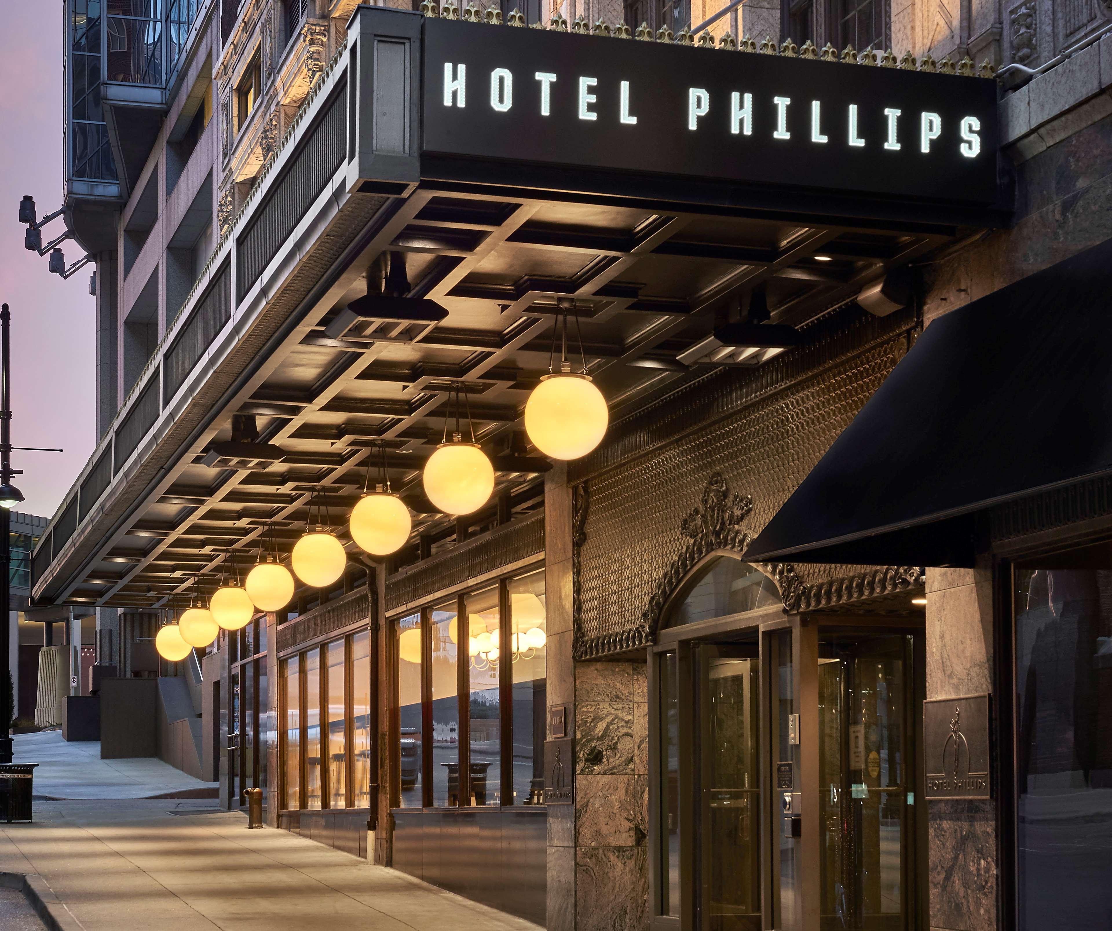 Hotel Phillips Kansas City, Curio Collection By Hilton Bagian luar foto